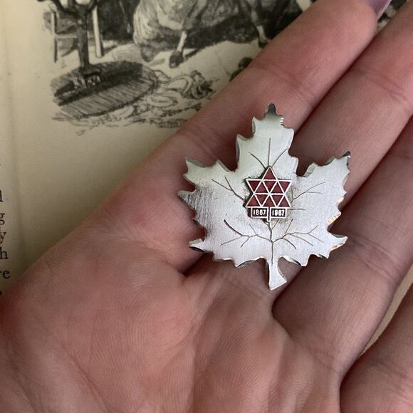 💛 925 Vintage Canadian Centennial Maple Leaf Brooch - Picture 4 of 4